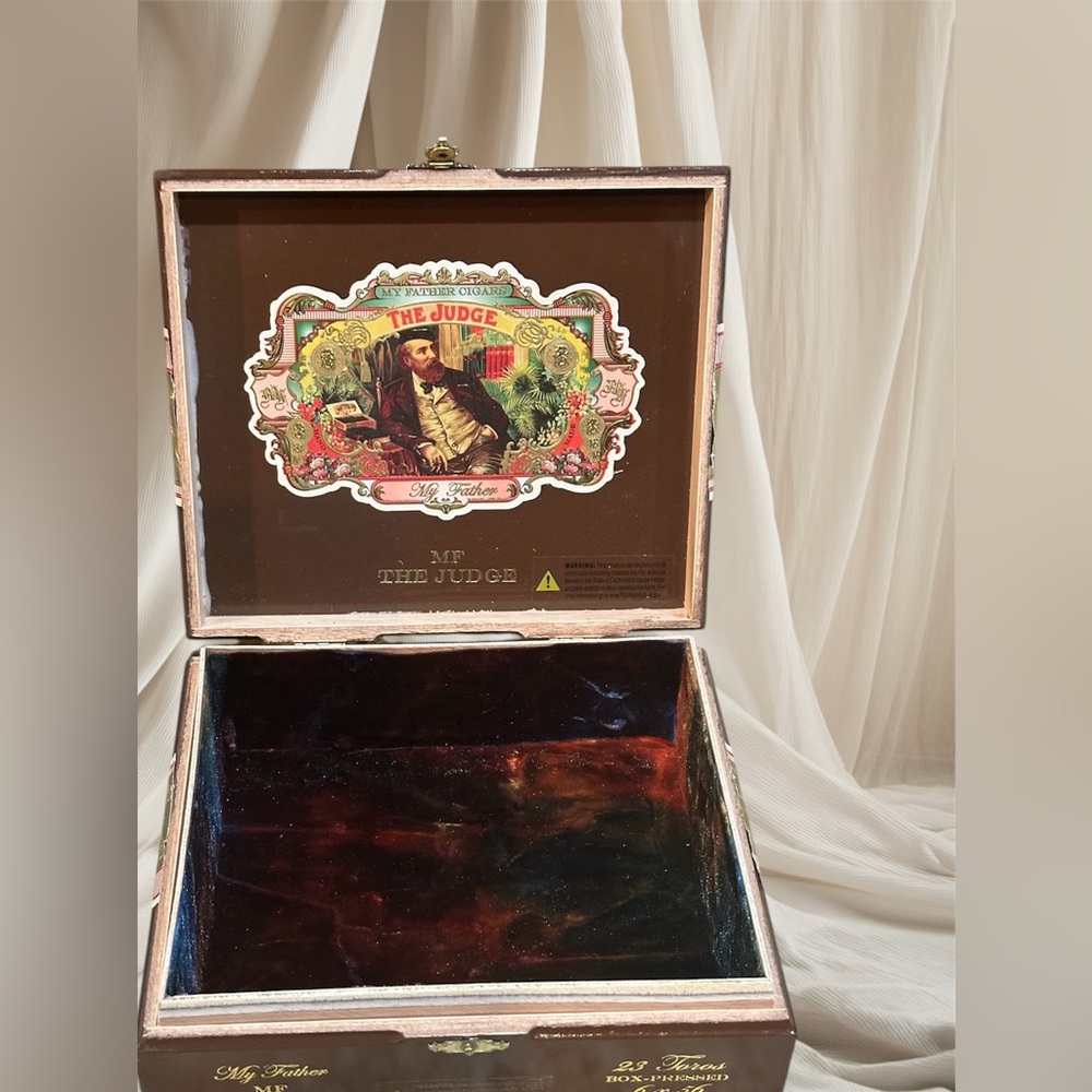 MF The Judge cigar box brown enamel lined with burnt velvet home decor